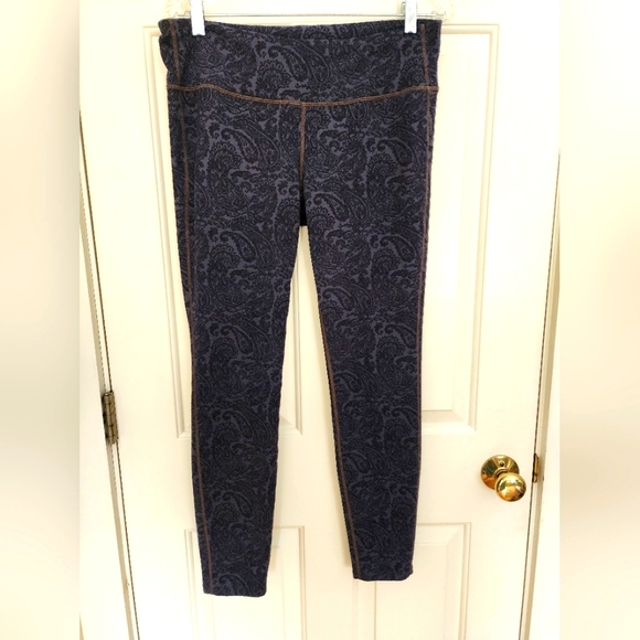 Athleta Pants - Athleta Chaturanga Women's Gray & Black Paisley Leggings Size Large Active
